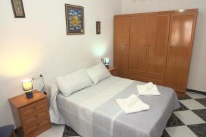 Posteľ alebo postele v izbe v ubytovaní Habitación en el corazón del centro de Malaga