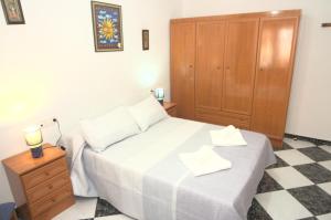 Posteľ alebo postele v izbe v ubytovaní Habitación en el corazón del centro de Malaga