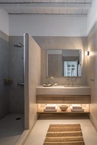 Kúpeľňa v ubytovaní Mykonos Esti Luxury Villas