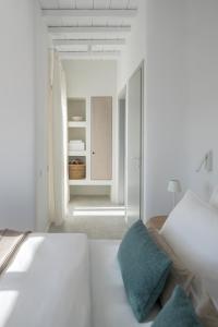 Posteľ alebo postele v izbe v ubytovaní Mykonos Esti Luxury Villas