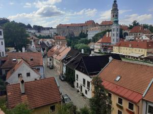Nespecifikovaný výhled na destinaci Mojné nebo výhled na město při pohledu z prázdninového domu