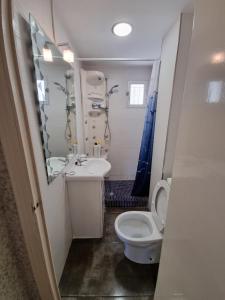 Kúpeľňa v ubytovaní 1 bedroom apartment in La Mata beach