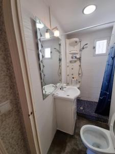 Kúpeľňa v ubytovaní 1 bedroom apartment in La Mata beach