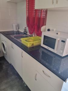 Kuchyňa alebo kuchynka v ubytovaní 1 bedroom apartment in La Mata beach