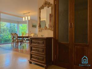 Zdjęcie z galerii obiektu Lux Apartment - Lakefront Apartment in Kamień with Sauna & Hot Tub Only 30 Minutes from Gdańsk and Gdynia w mieście Kamień