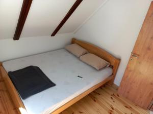 Postel nebo postele na pokoji v ubytování Deer house Novi Sad