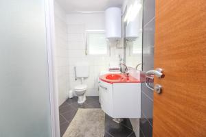 Kúpeľňa v ubytovaní Apartments Lotta + 20 fotografií