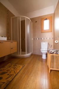 A bathroom at Tenerife Healing Garden