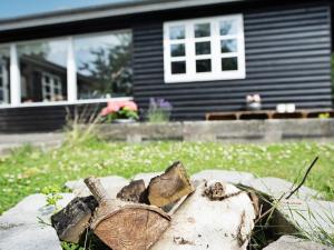Holiday home Helsinge外面的花园