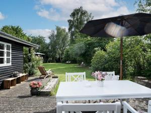 Holiday home Helsinge外面的花园