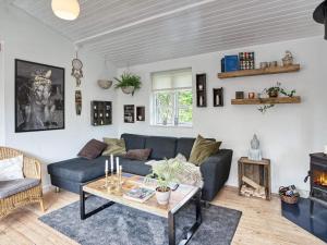Holiday home Helsinge的休息区