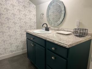 A bathroom at Snowgoose Pond Bed & Breakfast