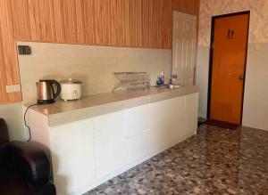 Η κουζίνα ή μικρή κουζίνα στο KeCai’s Place