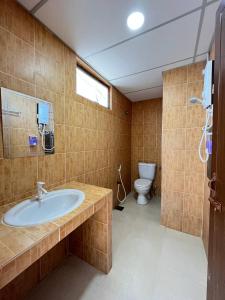 Koupelna v ubytování IBAI BEACH GUESTHOUSE + 37 fotografií