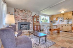 Η κουζίνα ή μικρή κουζίνα στο Blue Beach Cottage - Meredith Lodging +38 φωτογραφίες