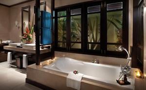 Ein Badezimmer in der Unterkunft Bo Phut Resort and Spa - SHA Plus