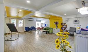Posezení v ubytování Treebo Ahinsa Residency Sohna Road