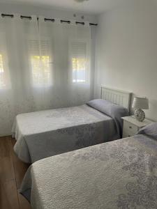 A bed or beds in a room at Apartamento Torrelaguna