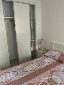 A bed or beds in a room at Apartamento Torrelaguna