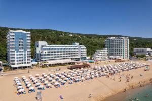 ゴールデン・サンズにあるBerlin Golden Beach Hotel - All Inclusive & Beachの砂浜