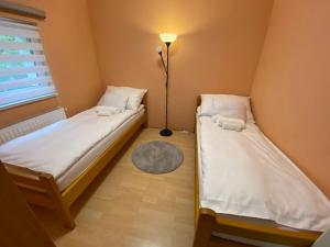 A bed or beds in a room at Rév1 Vendégház
