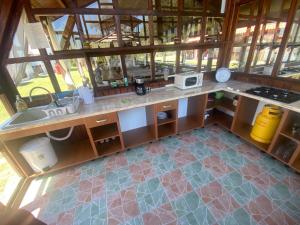 Кухня или мини-кухня в Casa Pescareasca - Complex Plaja Golf
