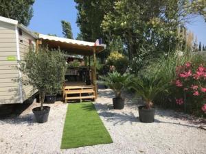 Vonkajšia záhrada v ubytovaní Mobil Home