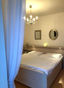 Postel nebo postele na pokoji v ubytování Apartment mit Balkon direkt am Strand