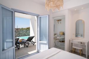 Gallery image of SantoRossa Luxury Villas in Emporio Santorini