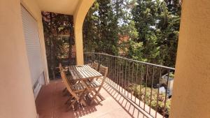 A balcony or terrace at Del Parque Flats Paraiso Beach