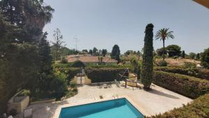 The swimming pool at or close to Del Parque Flats Paraiso Beach