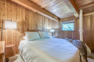 Cama o camas de una habitación en Rustic Retreat