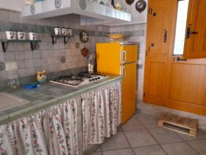 Кухня або міні-кухня у Casa dei profumi
