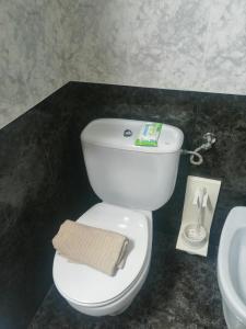 a bathroom with a white toilet and a sink at Edificio Salou Beach, la Pineda, Vilaseca in La Pineda