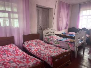 Llit o llits en una habitació de Gunter Guest house