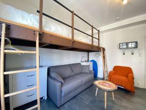 a living room with a couch and a bunk bed at Studio rénové lumineux proche plage et marché, 4 couchages, balcon, La Baule - FR-1-245-46 in La Baule