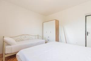 Łóżko lub łóżka w pokoju w obiekcie Buena Vida Apartman