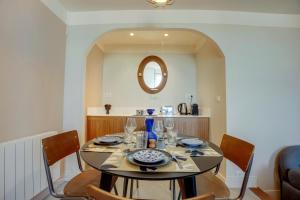 Fotografia z galérie ubytovania Villa Les Hirondelles - Appartement avec Jardin Front de mer v destinácii Saint-Aubin-sur-Mer
