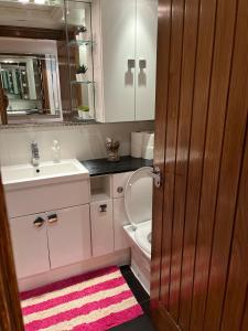 Ванна кімната в Stunning 1 Bedroom in Stunning Location - Mayfair Area