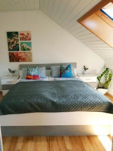 a bedroom with a large bed in a attic at Casa Blanca in Niestetal