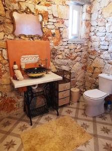 ห้องน้ำของ The Old ''Stony'' Mitatos