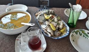 the country house内部或周边提供的食物