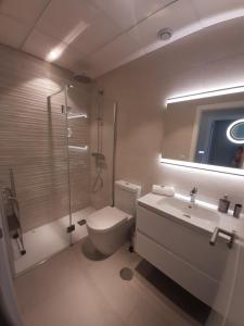 A bathroom at África View