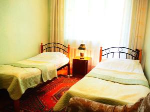 Postel nebo postele na pokoji v ubytování Baktygul guesthouse