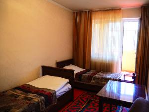 Postel nebo postele na pokoji v ubytování Baktygul guesthouse