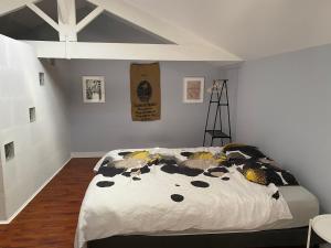 Postel nebo postele na pokoji v ubytování Loft chaleureux