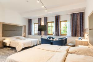 Un pat sau paturi într-o cameră la Hotel Altes Brauhaus garni