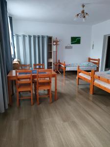 TV a/nebo společenská místnost v ubytování Agrogospodarstwo HALINA ŁUC