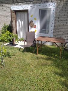 a picnic table and two chairs in a yard at Agrocamp in Pawłówka