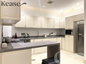 Una cocina o zona de cocina en Kease Narjis B-4 Luxury Gold AG58
